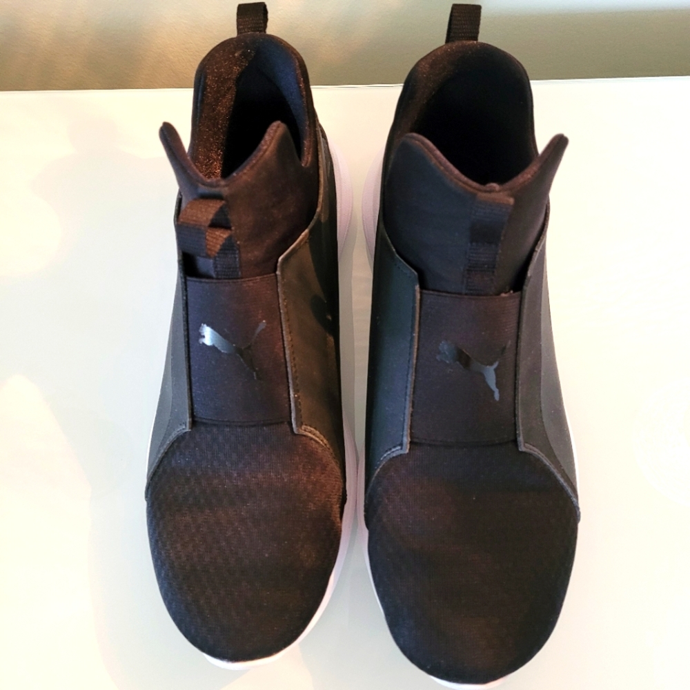 Puma Sneakers. Soft Foam. Size 41. Black